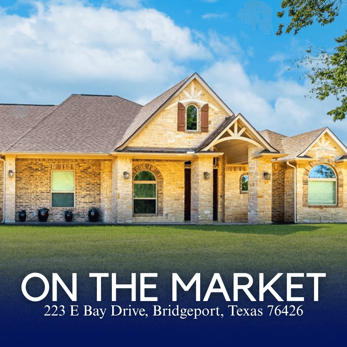 A Lakefront Hilltop Estate, a Move-In Ready Fort Worth Home + What's Trending in Outdoor Design